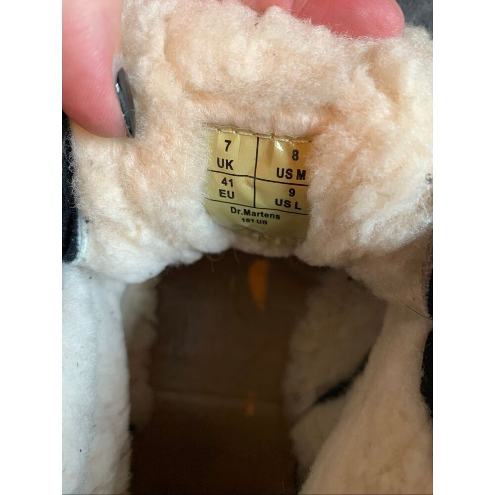 Dr. Martens 101 SUEDE SHEARLING LINED BOOTS  W9 M8 - Picture 8 of 9